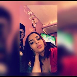 Meet your Posher, Elaine